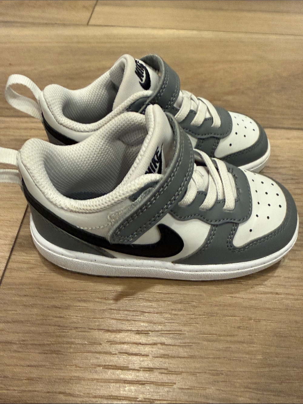 Nike Kids White, Gray, and Black Hook-and-Loop Low-Top Sneakers